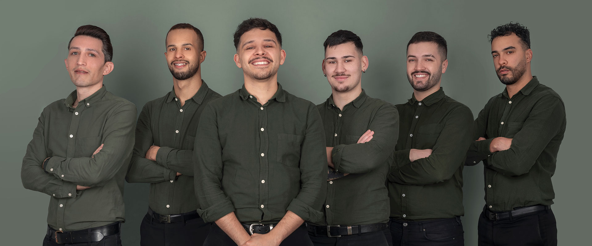 foto del staff de Verouomo con todos los barberos